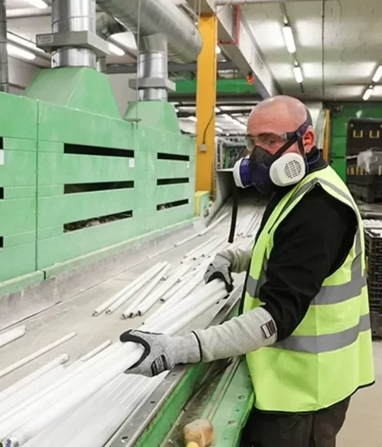 Remanufacturing of fluorescent lamps