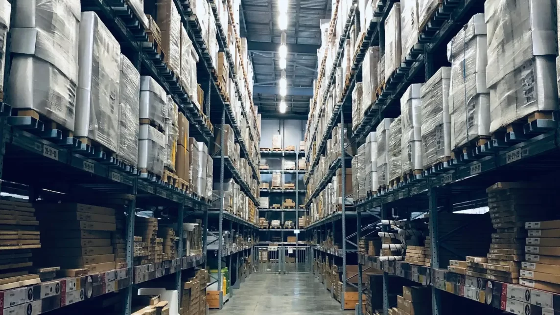 Racking aisle in a warehouse